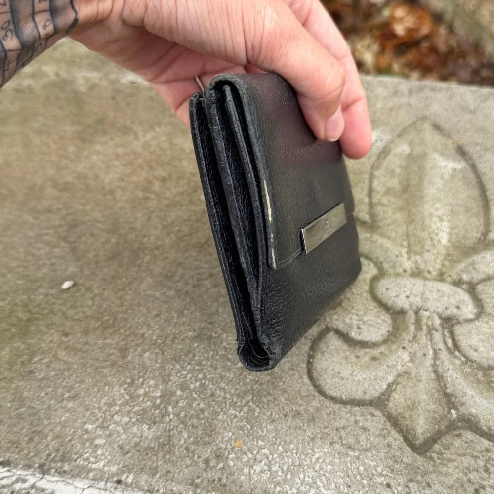 AUTHENTIC Gucci Black Textured Leather Wallet with Silver Bar - Picture 3 of 6